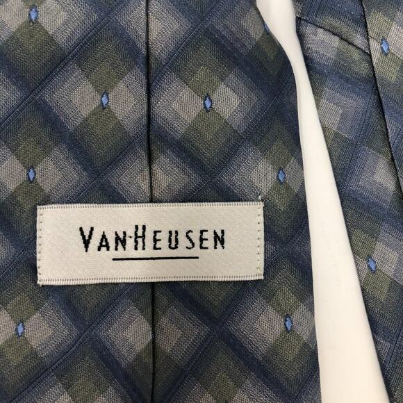 Van Heusen 100% silk tie, 60” long and 4” wide, blue and silver geometric - Picture 4 of 5